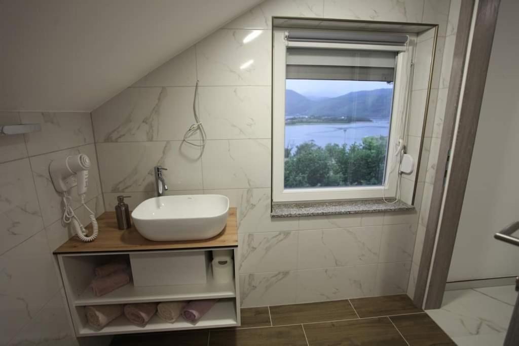 Apartmani Venecia Prozor المظهر الخارجي الصورة
